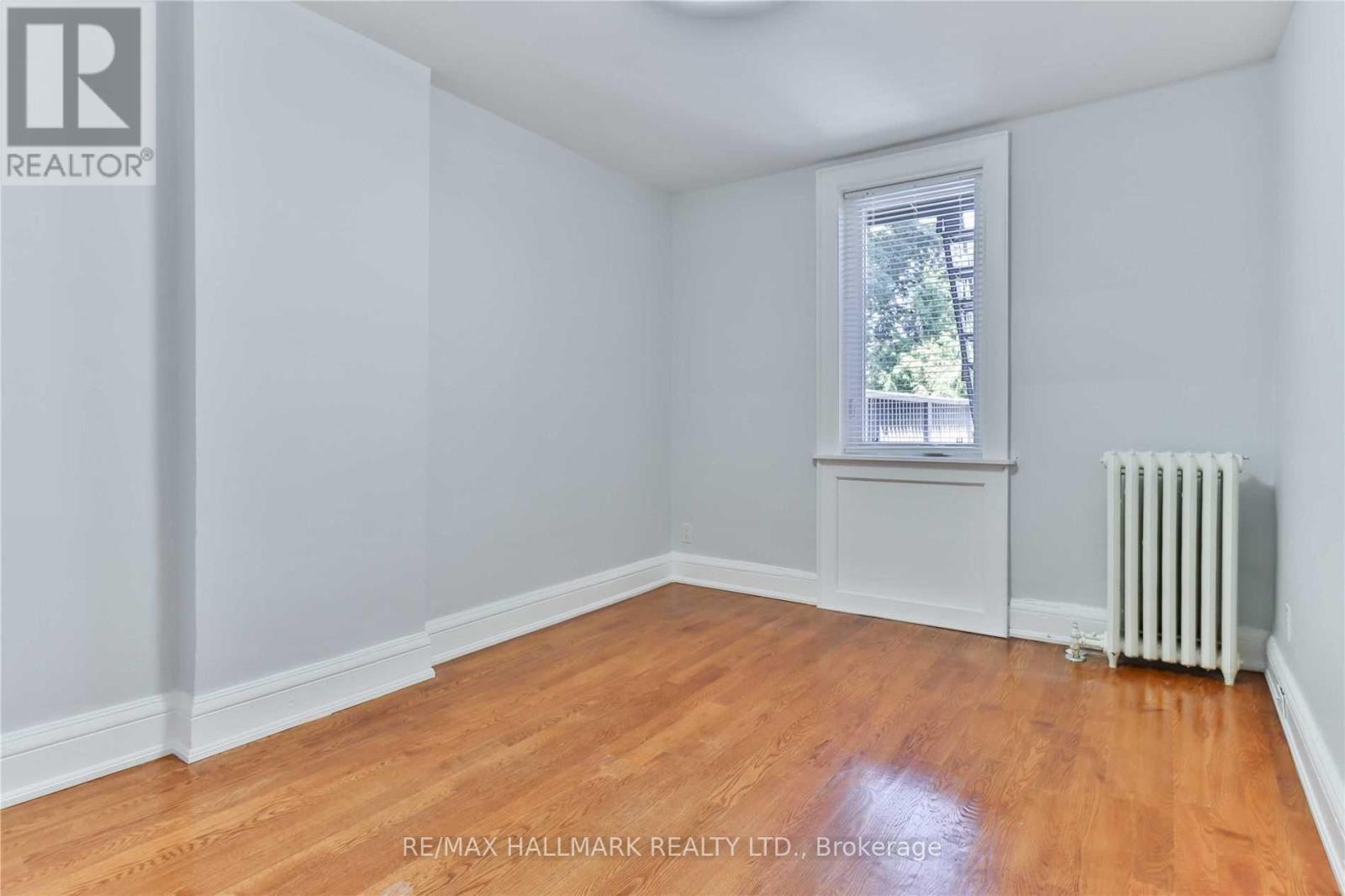 880 College Street — photo 17