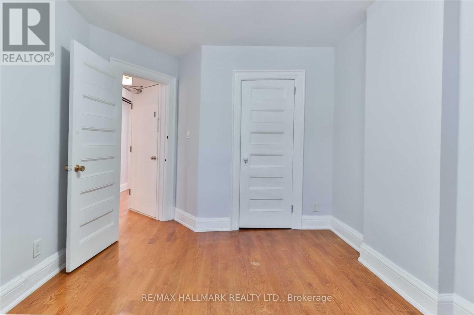 880 College Street — photo 18