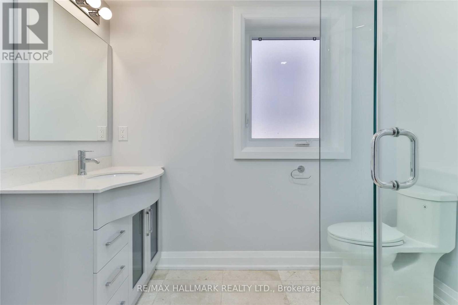 880 College Street — photo 8