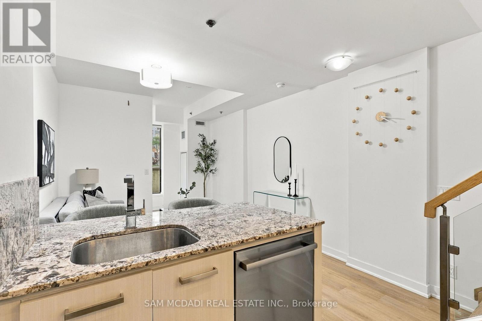 TH27- 15 Beverley Street, Toronto, ON photo 13