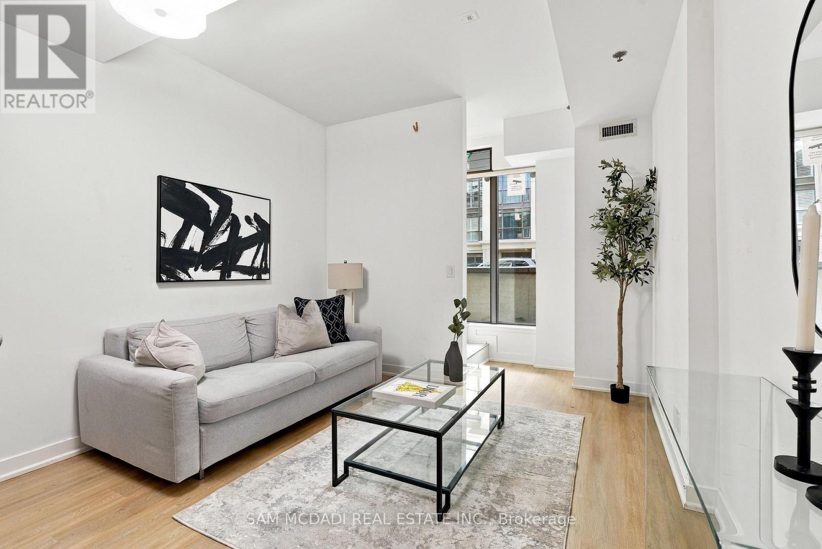TH27- 15 Beverley Street, Toronto, ON photo 4