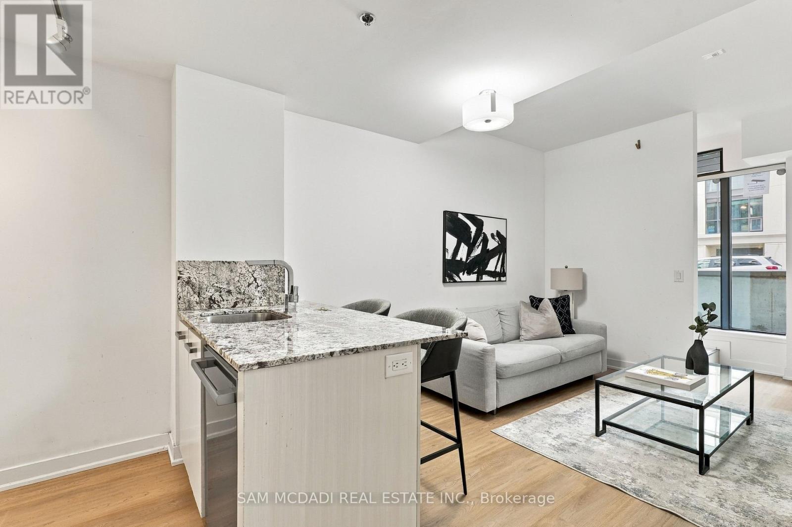 TH27- 15 Beverley Street, Toronto, ON photo 5