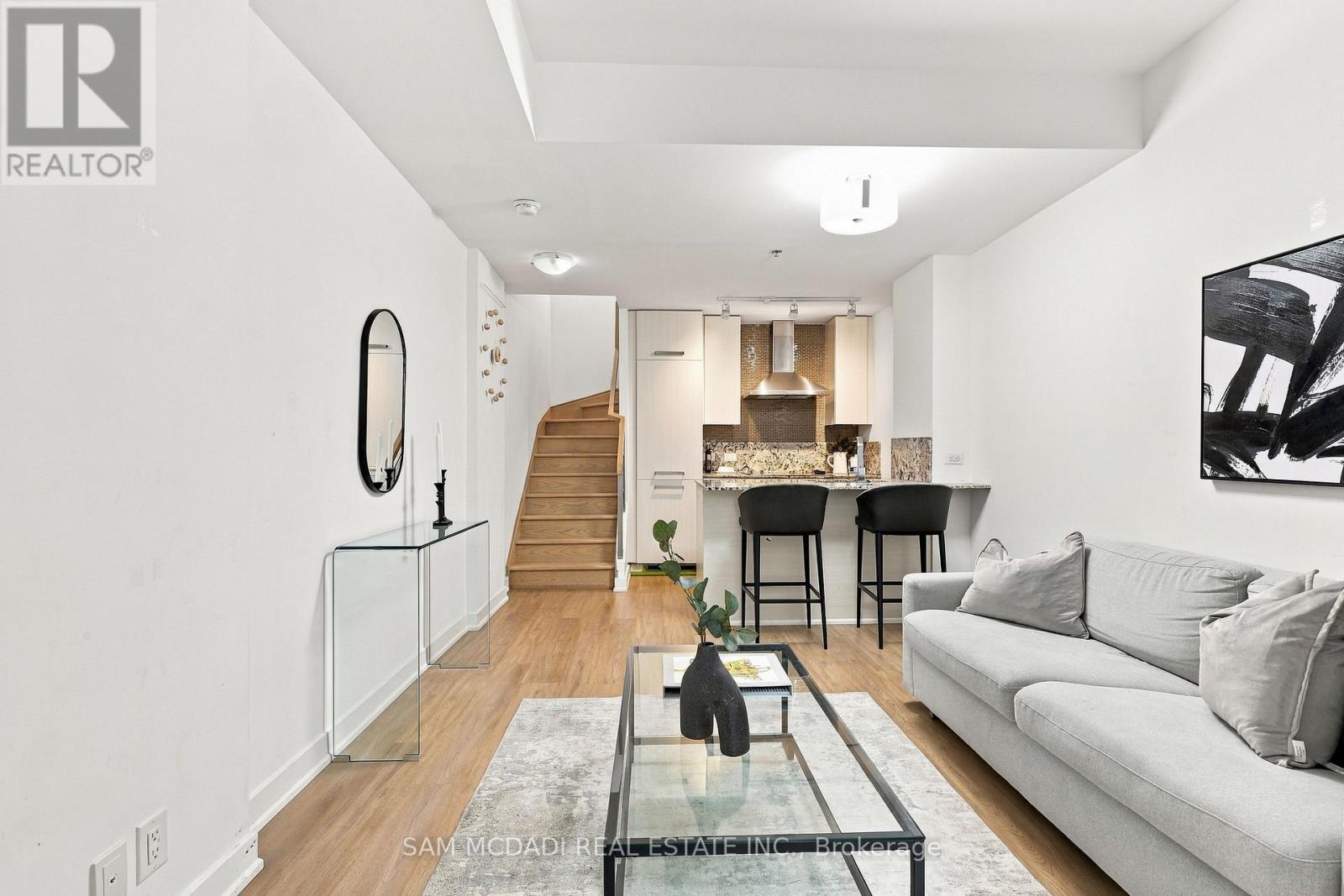 TH27- 15 Beverley Street, Toronto, ON photo 6