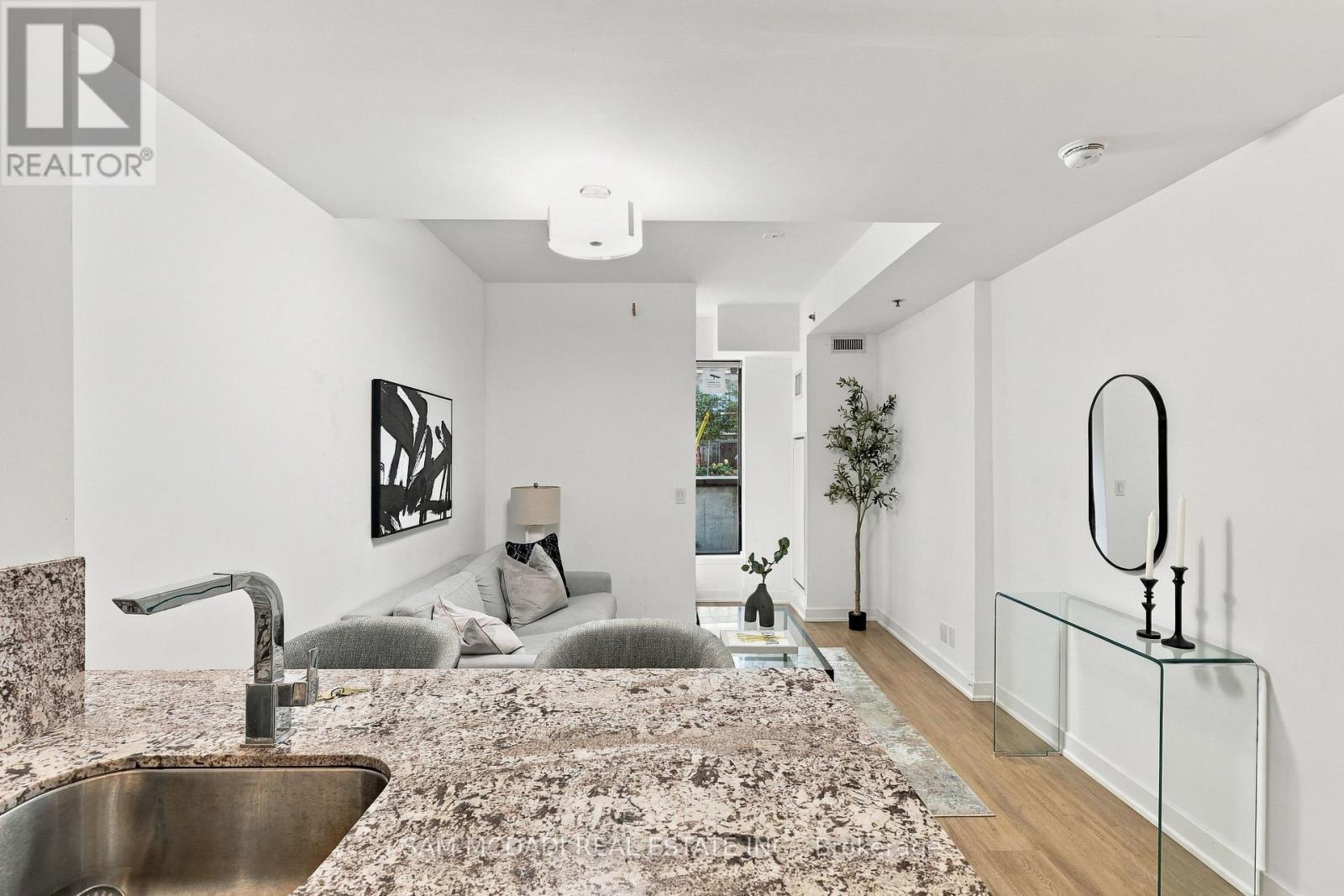 TH27- 15 Beverley Street, Toronto, ON photo 7
