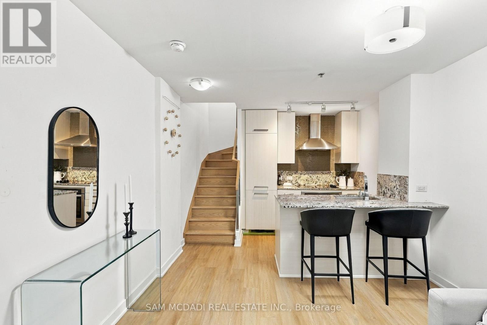 TH27- 15 Beverley Street, Toronto, ON photo 8