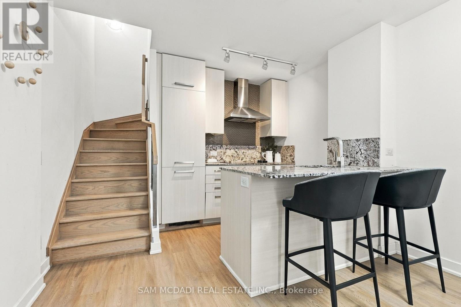 TH27- 15 Beverley Street, Toronto, ON photo 9