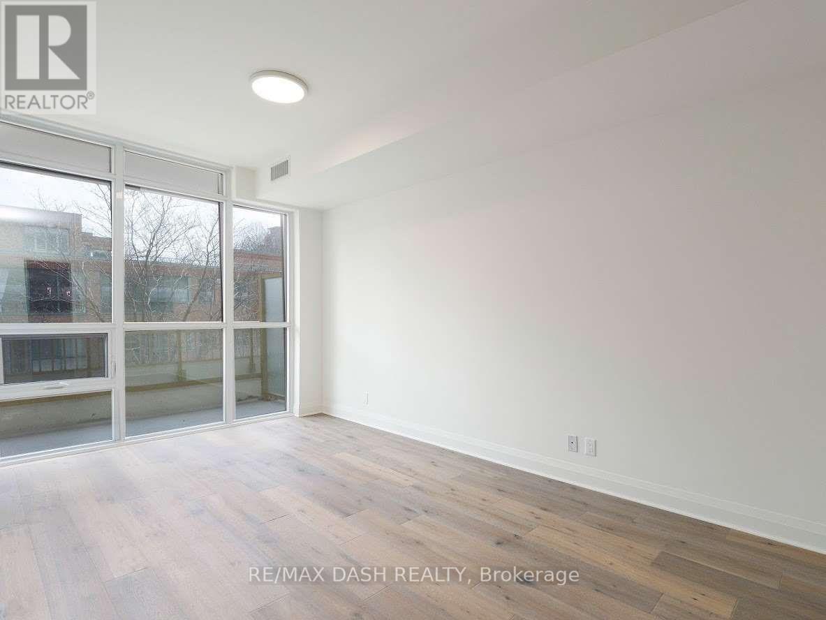 151 Avenue Road — photo 8
