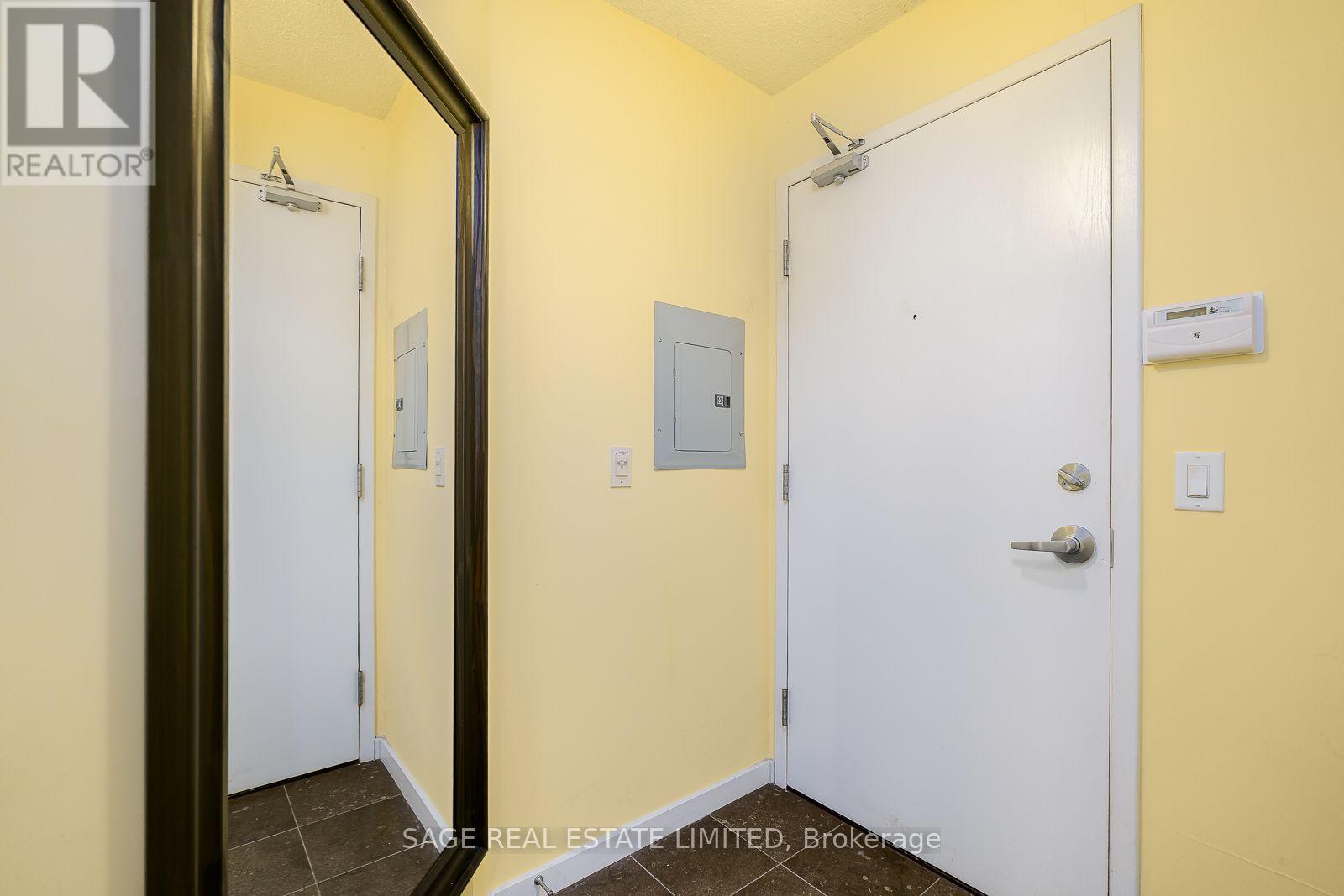 1705- 208 Queens Quay West, Toronto, ON photo 2