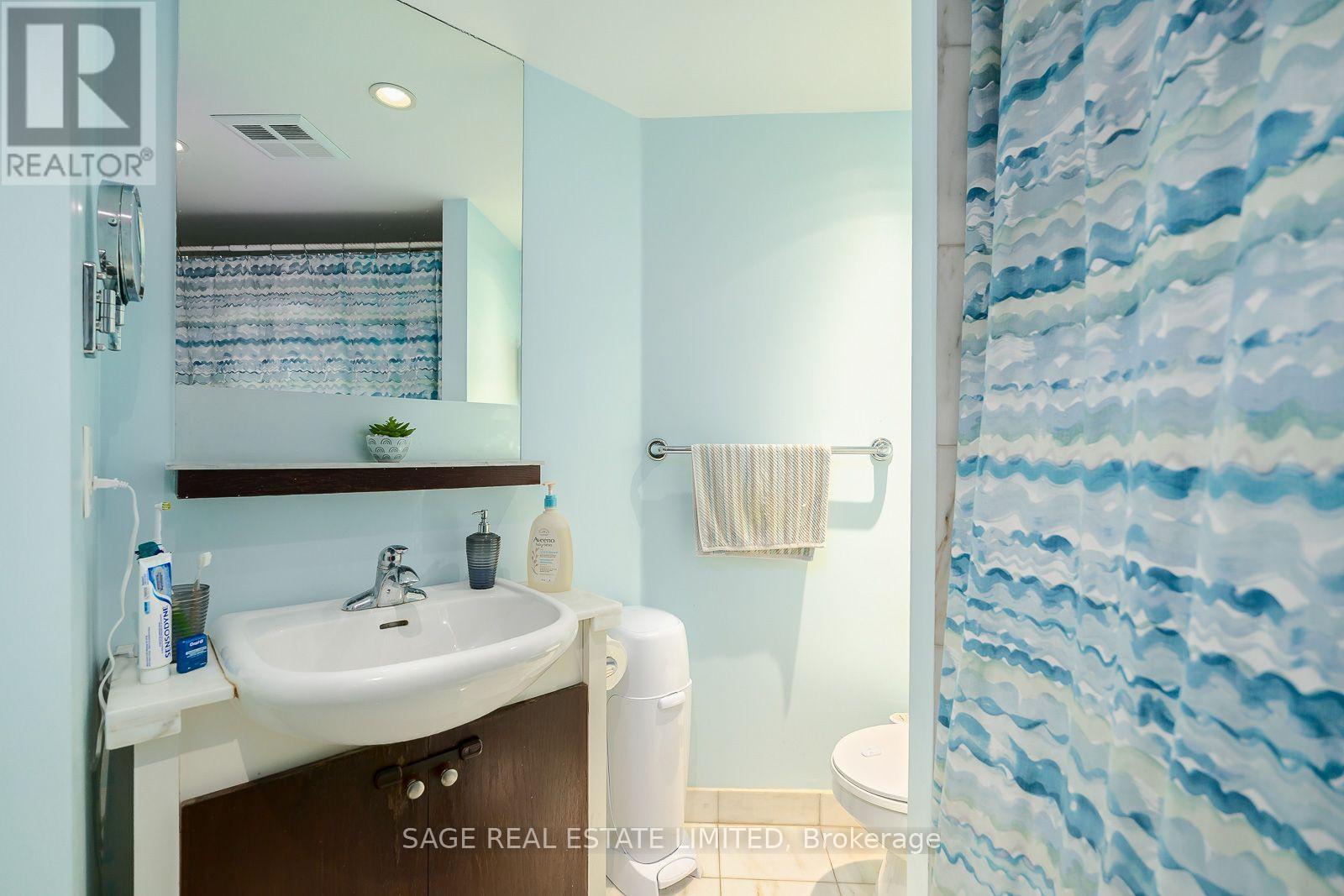 1705- 208 Queens Quay West, Toronto, ON photo 4