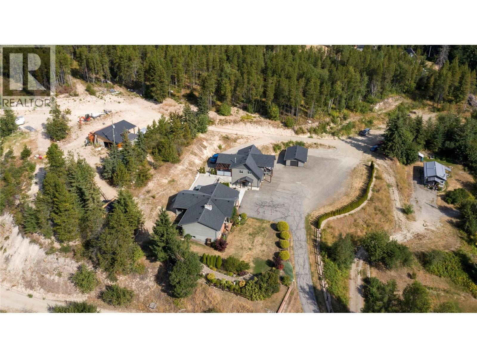 5121 50 Street NW, Salmon Arm - Image 1