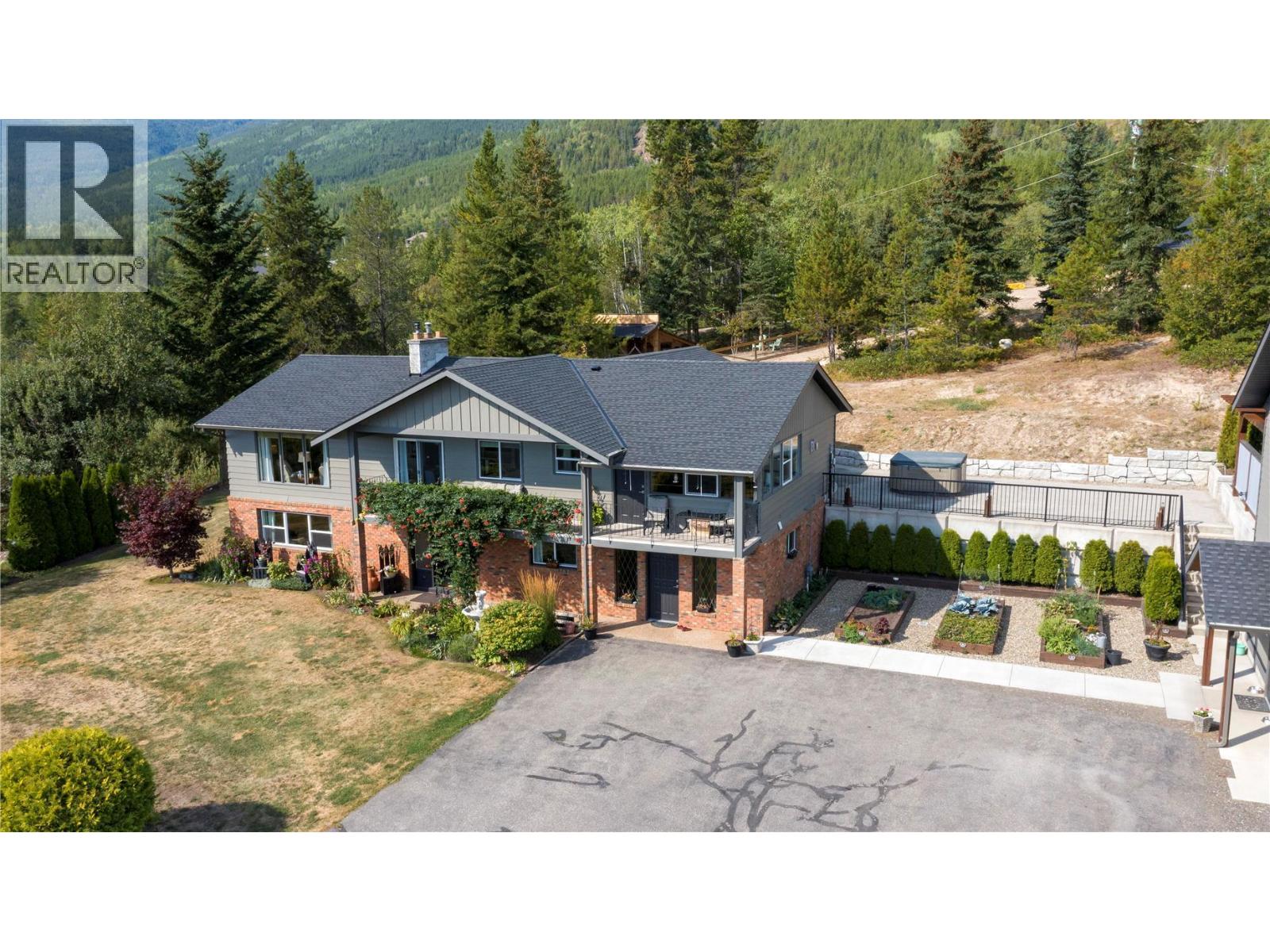 5121 50 Street NW, Salmon Arm - Image 1
