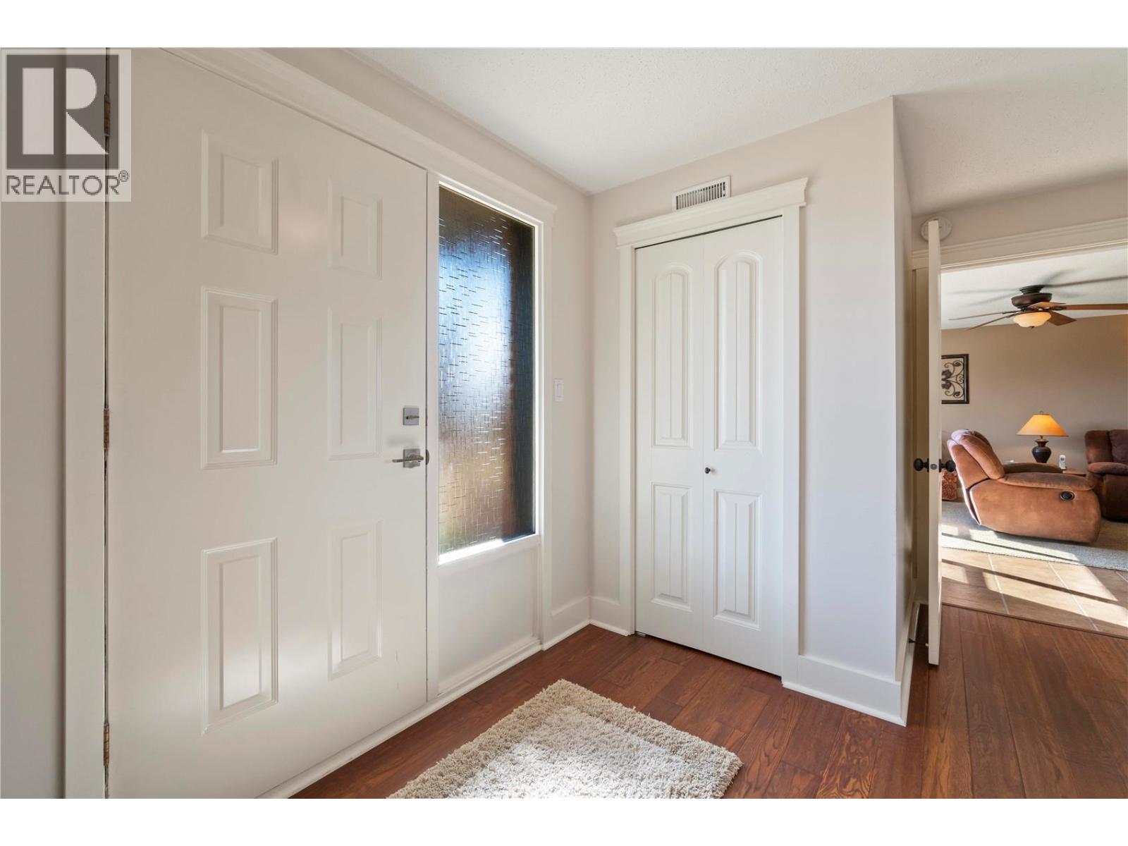 5121 50 Street NW, Salmon Arm - Image 1
