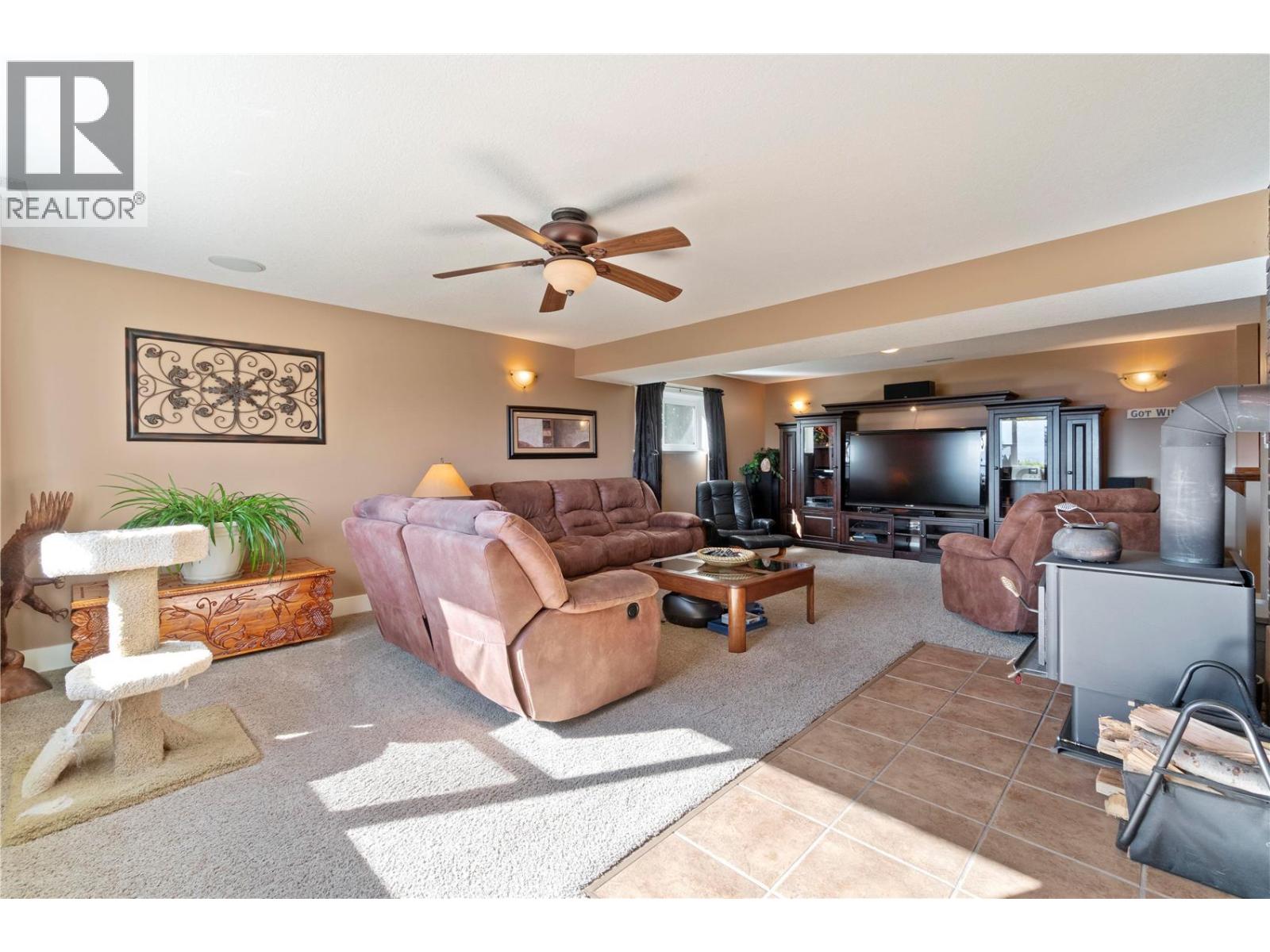 5121 50 Street NW, Salmon Arm - Image 1