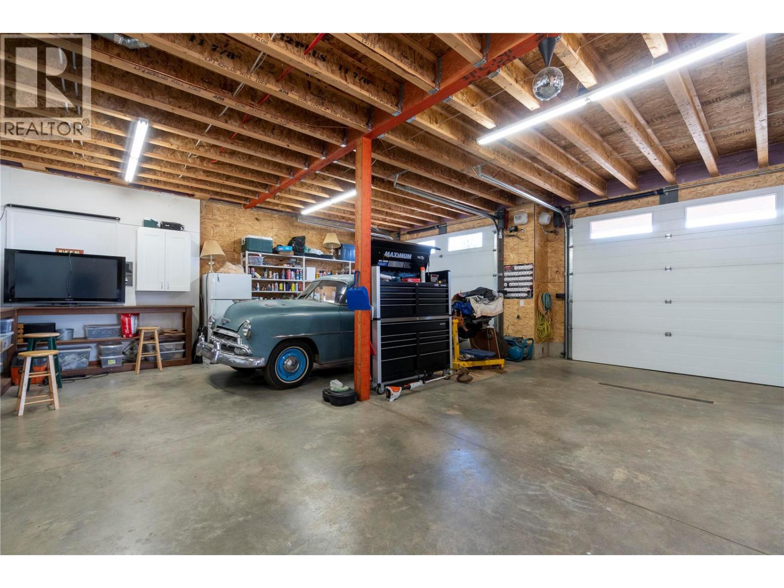 5121 50 Street NW, Salmon Arm - Image 1