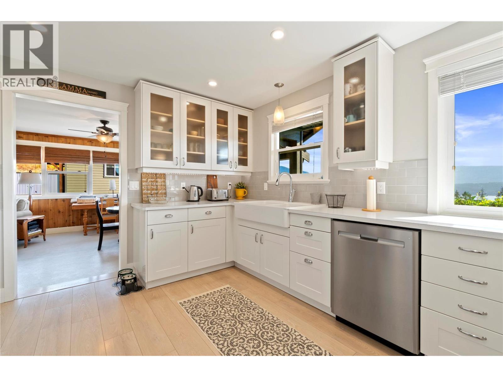 5121 50 Street NW, Salmon Arm - Image 1