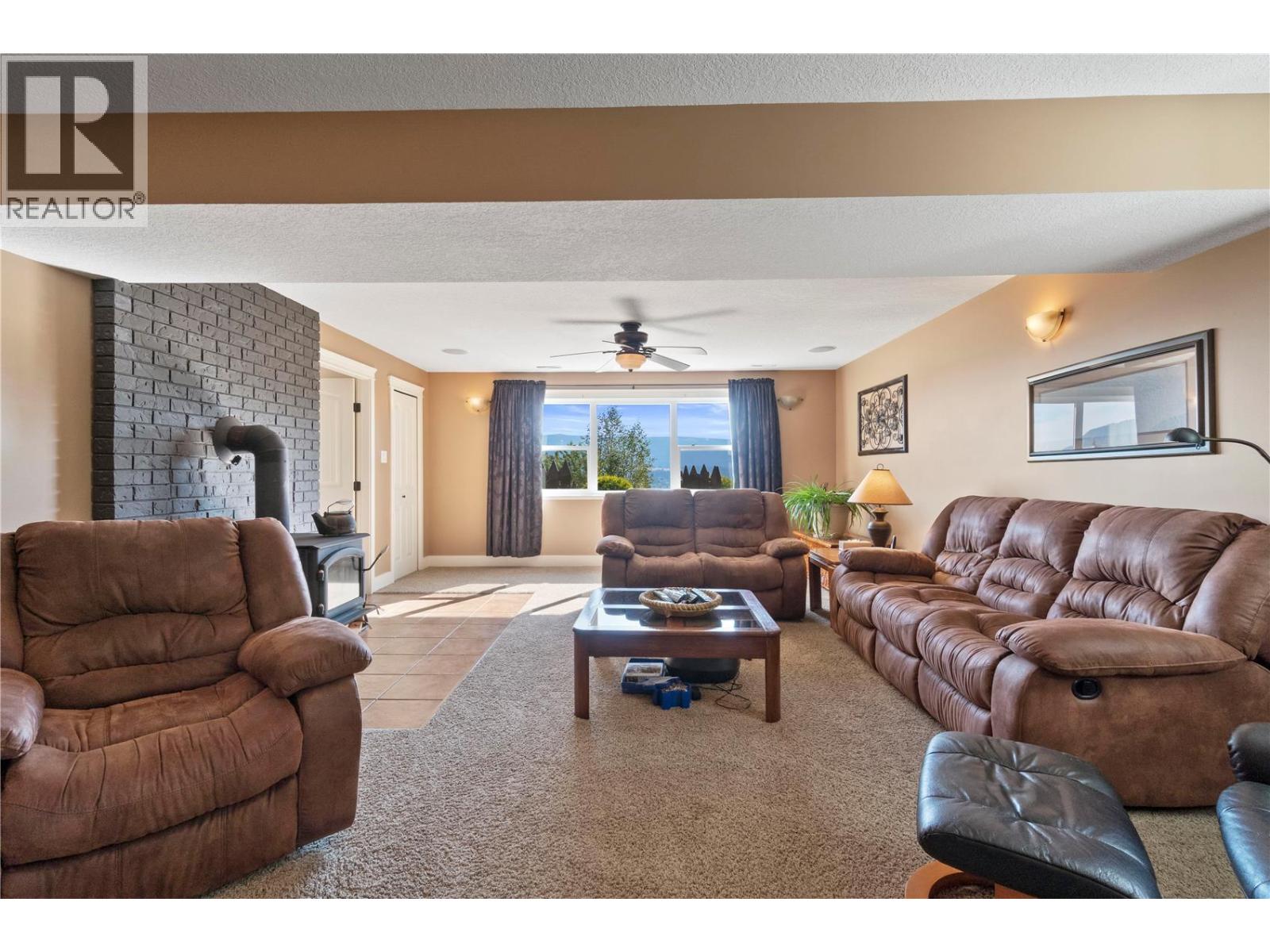 5121 50 Street NW, Salmon Arm - Image 1