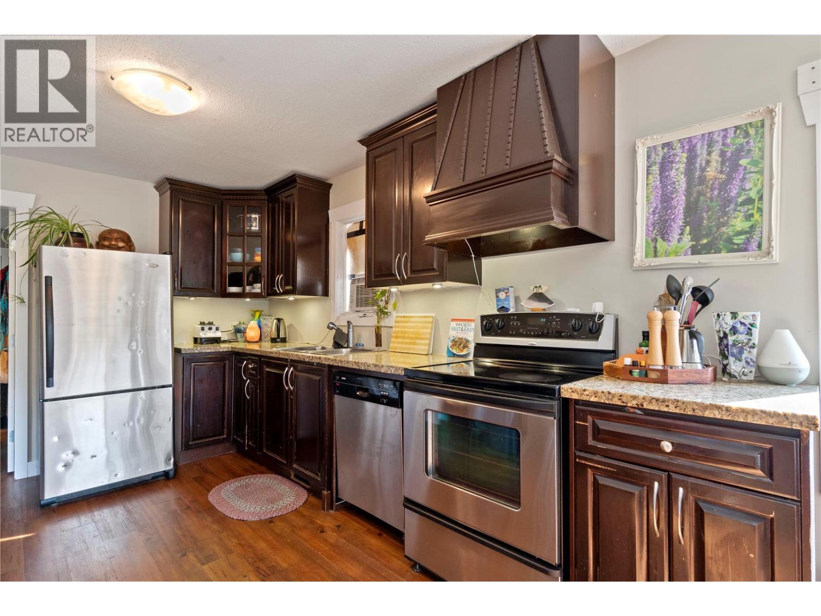 5121 50 Street NW, Salmon Arm - Image 1