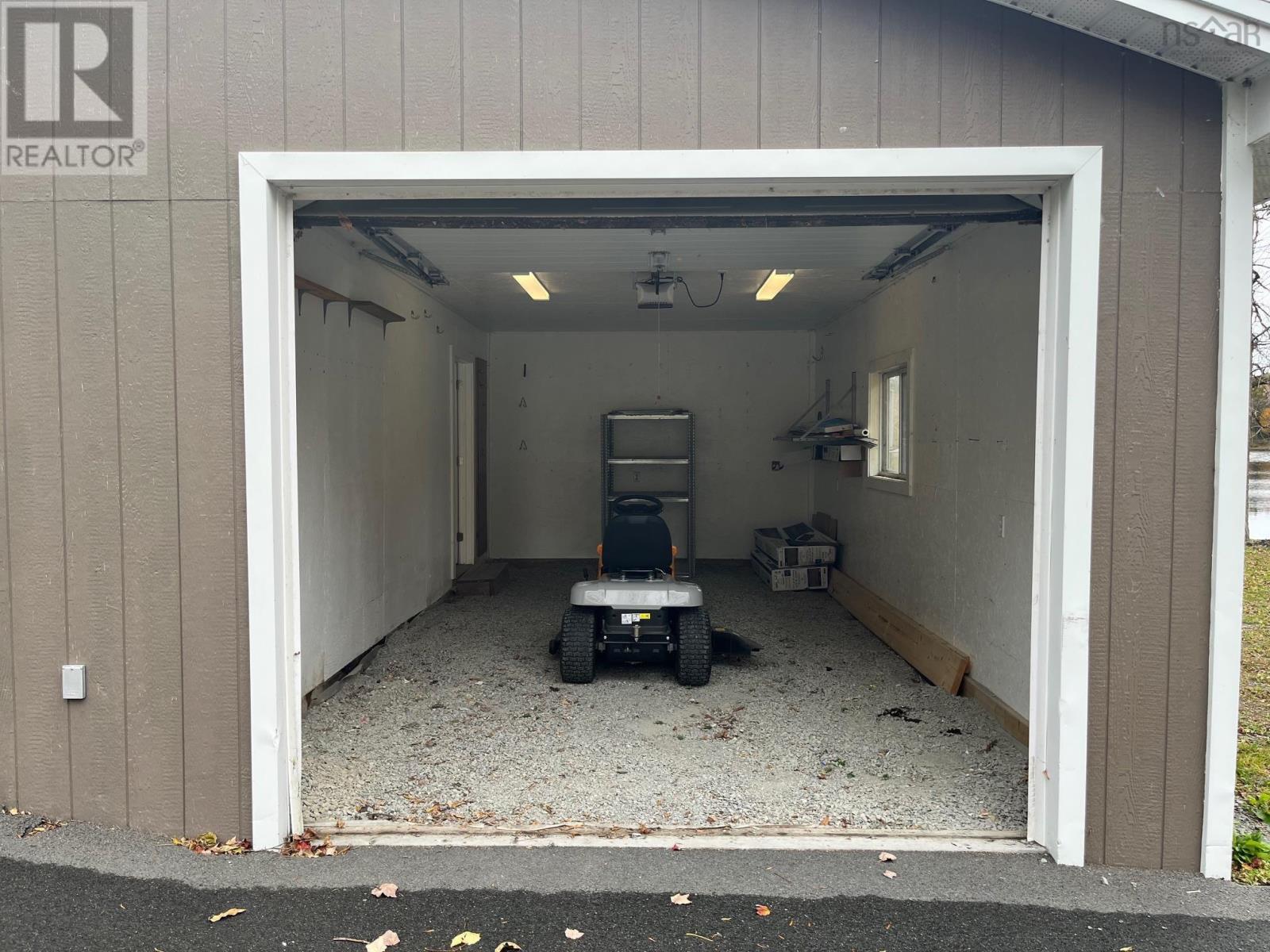 9 Piggott Lake Rd - 34