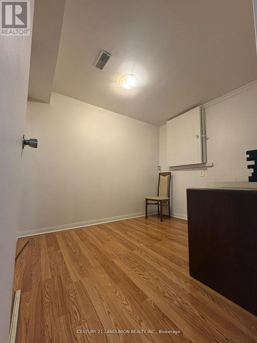 Bsmt 48 48 Marchwood Crescent — photo 7