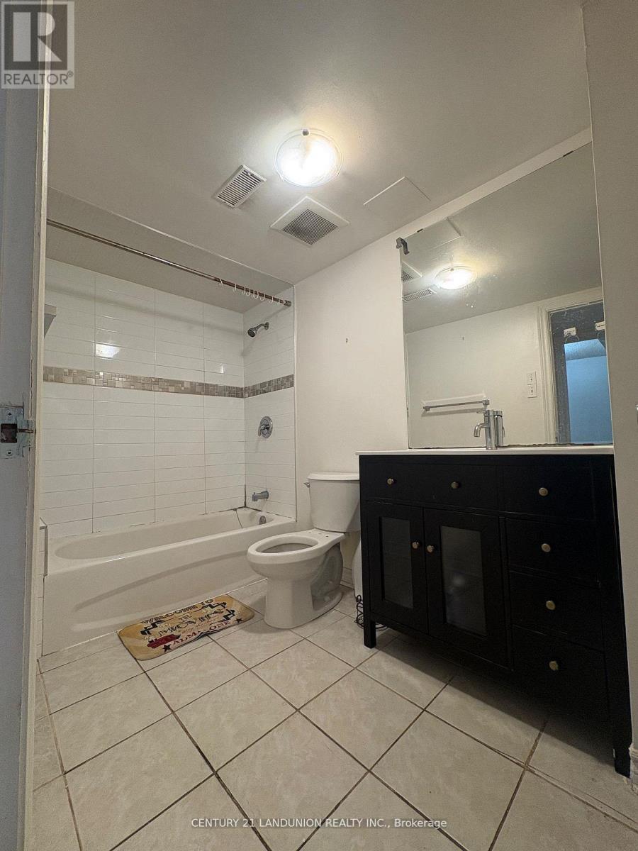 Bsmt 48 48 Marchwood Crescent — photo 8