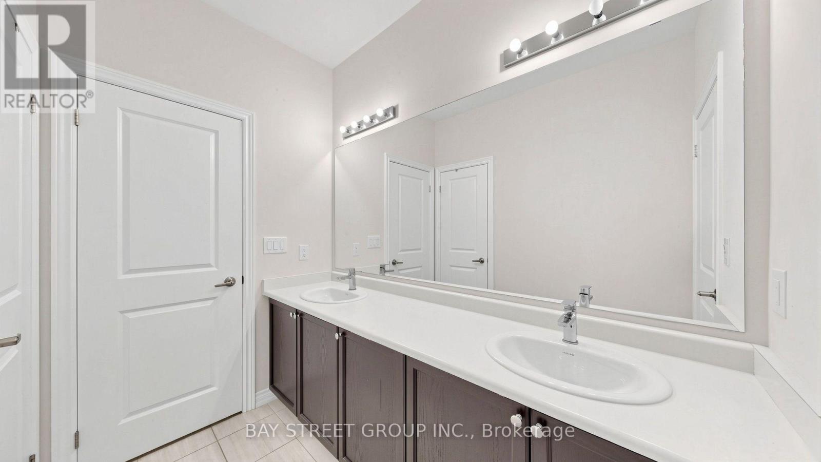 138 Zachary Crescent, Oakville, ON photo 35