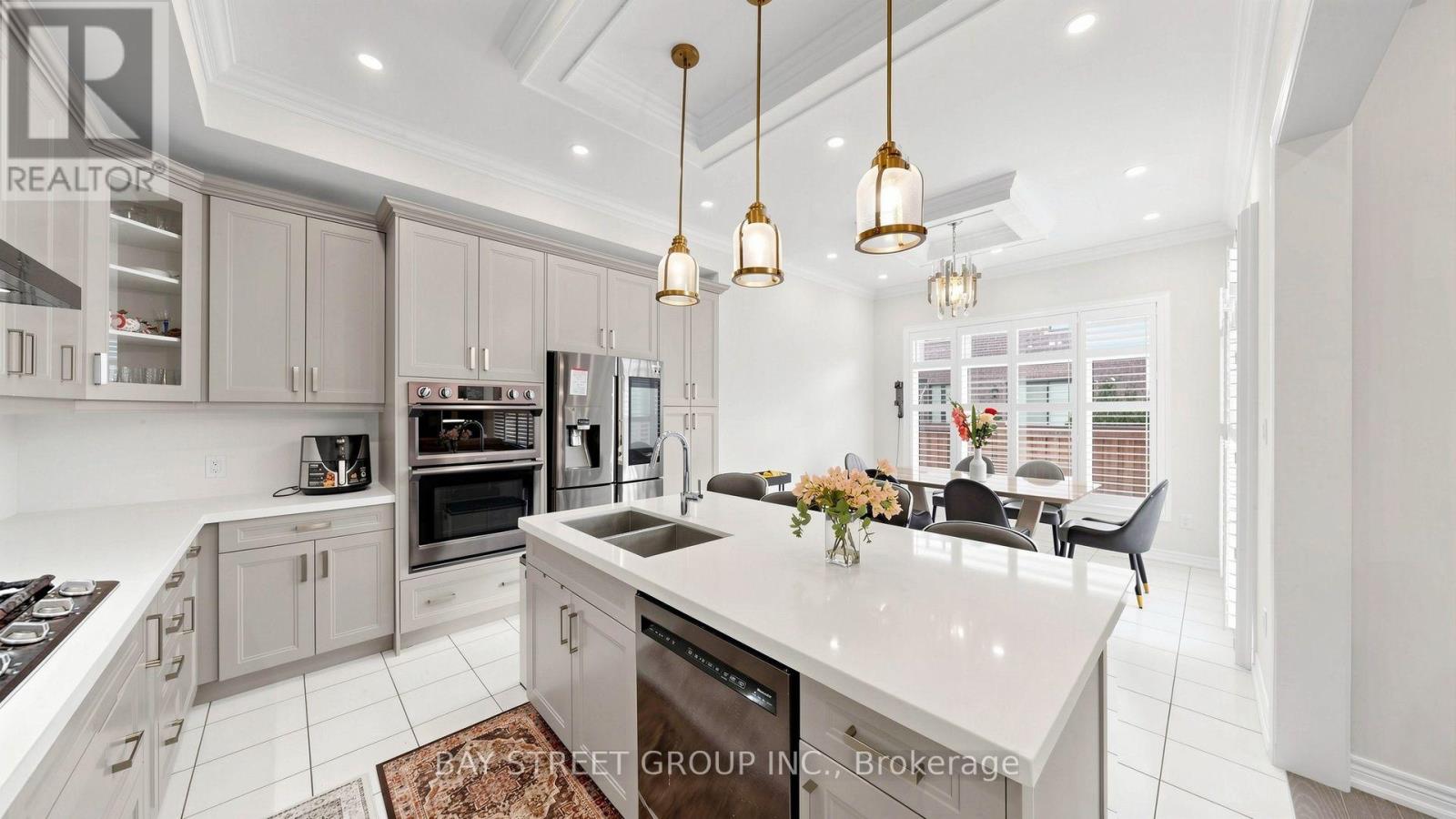 138 Zachary Crescent, Oakville, ON photo 6