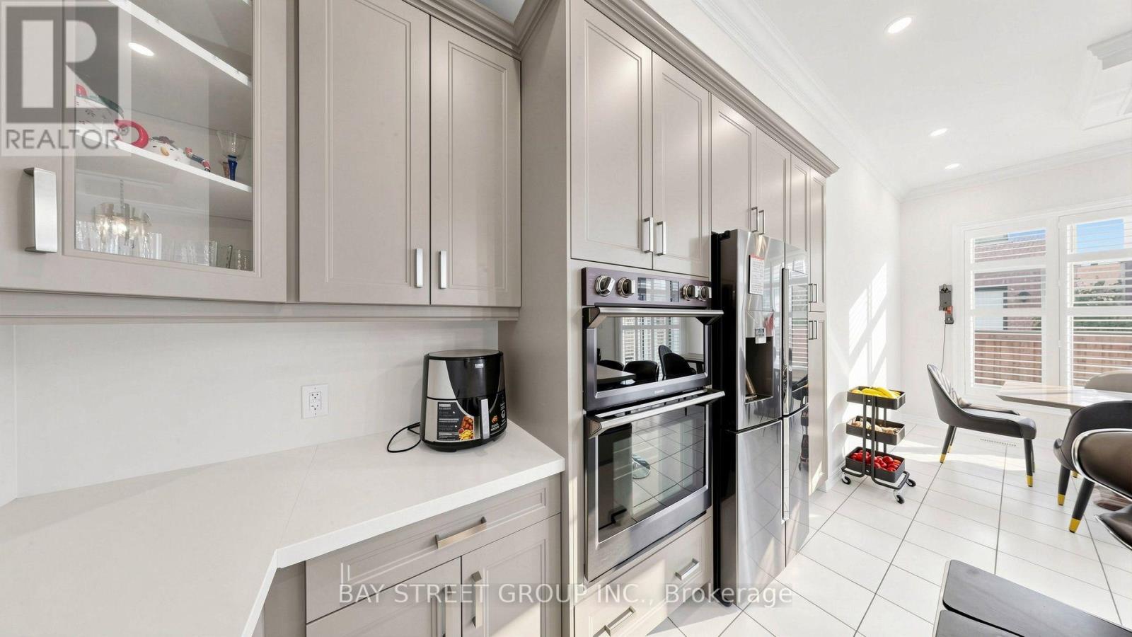 138 Zachary Crescent, Oakville, ON photo 7