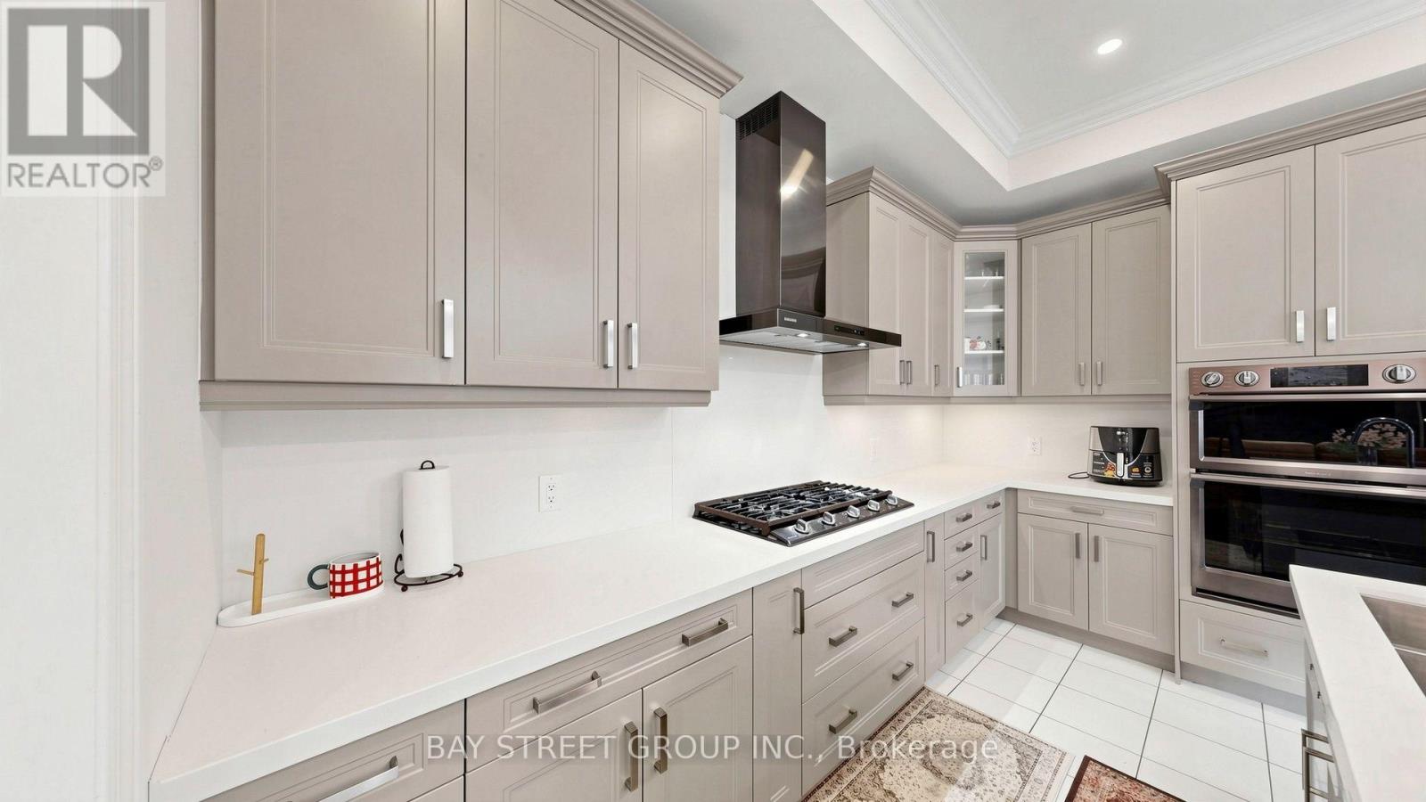 138 Zachary Crescent, Oakville, ON photo 9