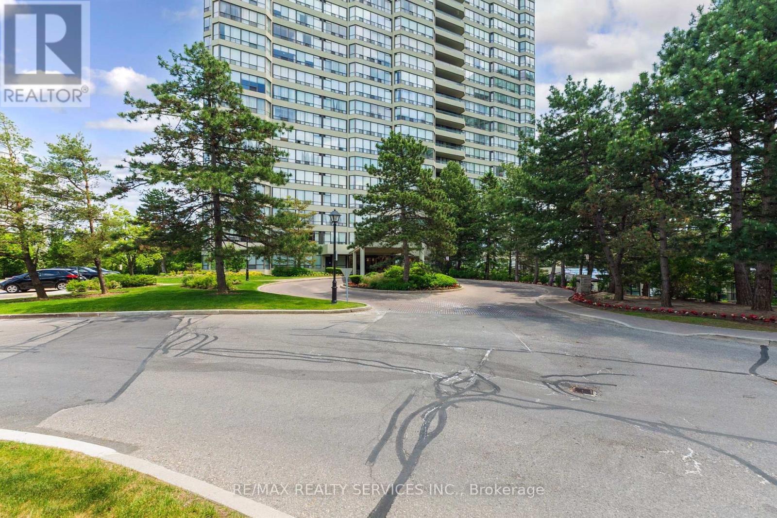 709- 22 Hanover Road, Brampton, ON photo 2