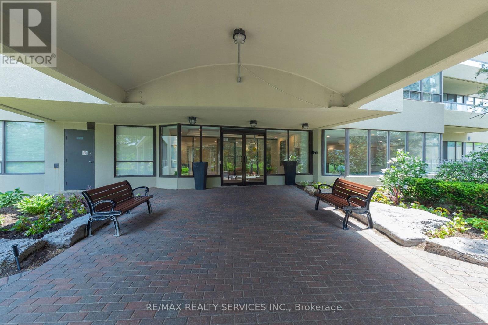 709- 22 Hanover Road, Brampton, ON photo 3