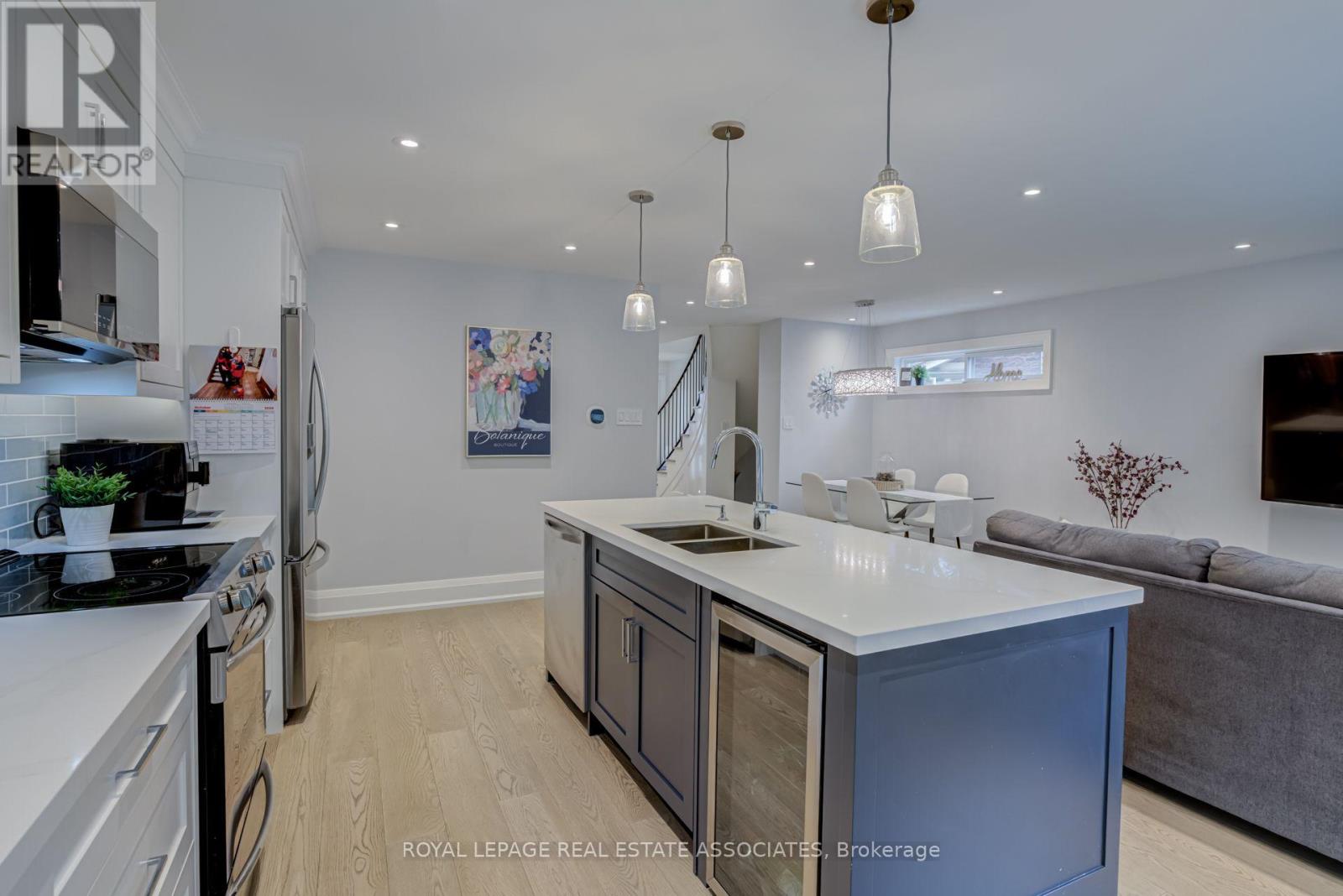 889 Sweetwater Crescent, Mississauga, ON photo 11
