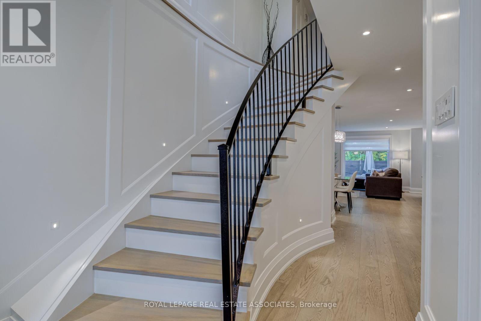 889 Sweetwater Crescent, Mississauga, ON photo 5