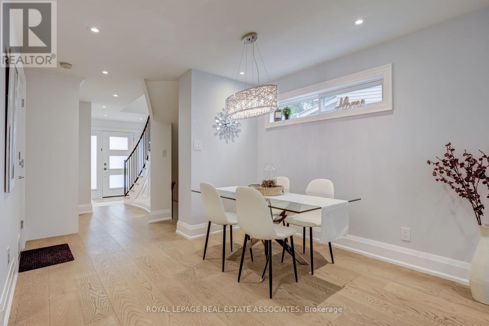 889 Sweetwater Crescent, Mississauga, ON photo 7
