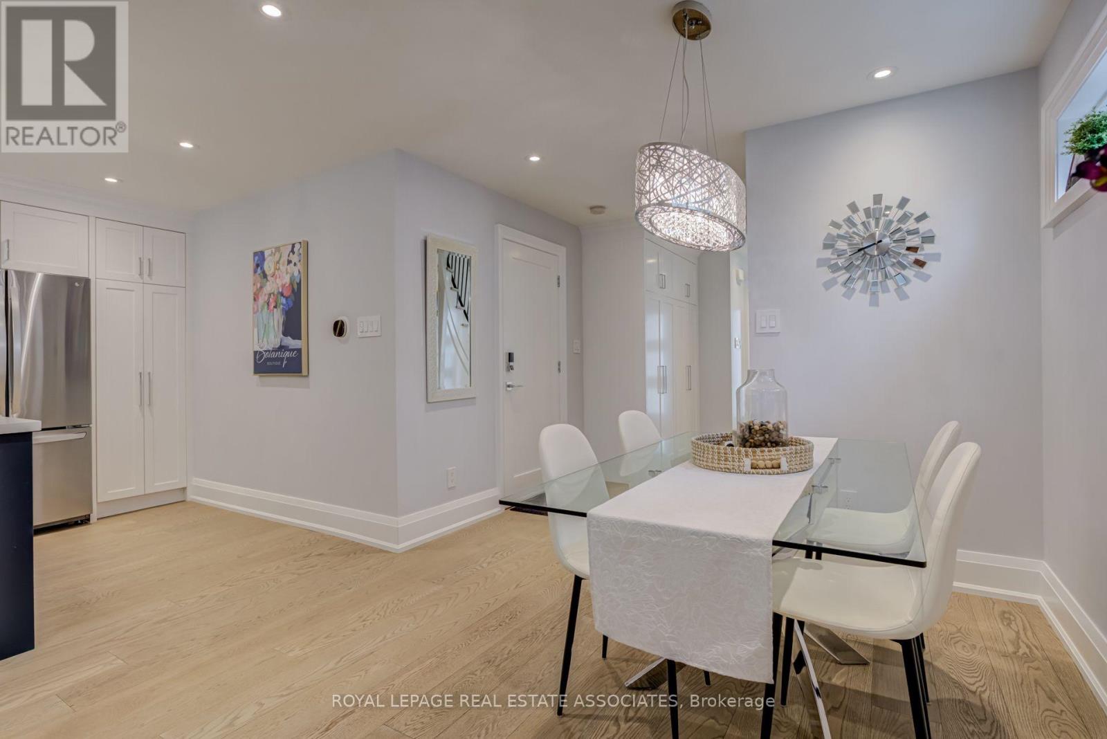 889 Sweetwater Crescent, Mississauga, ON photo 8