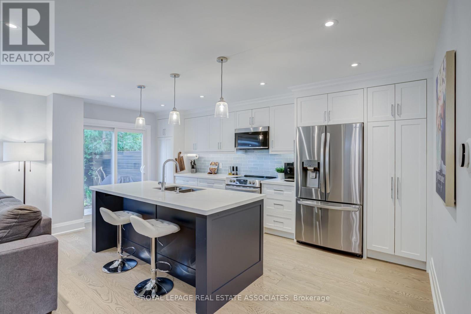889 Sweetwater Crescent, Mississauga, ON photo 9