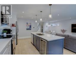 889 Sweetwater Crescent, Mississauga, ON L5H4A7 Photo 11
