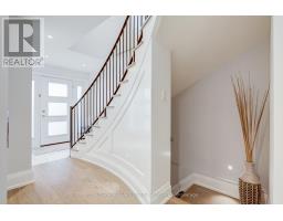 889 Sweetwater Crescent, Mississauga, ON L5H4A7 Photo 16