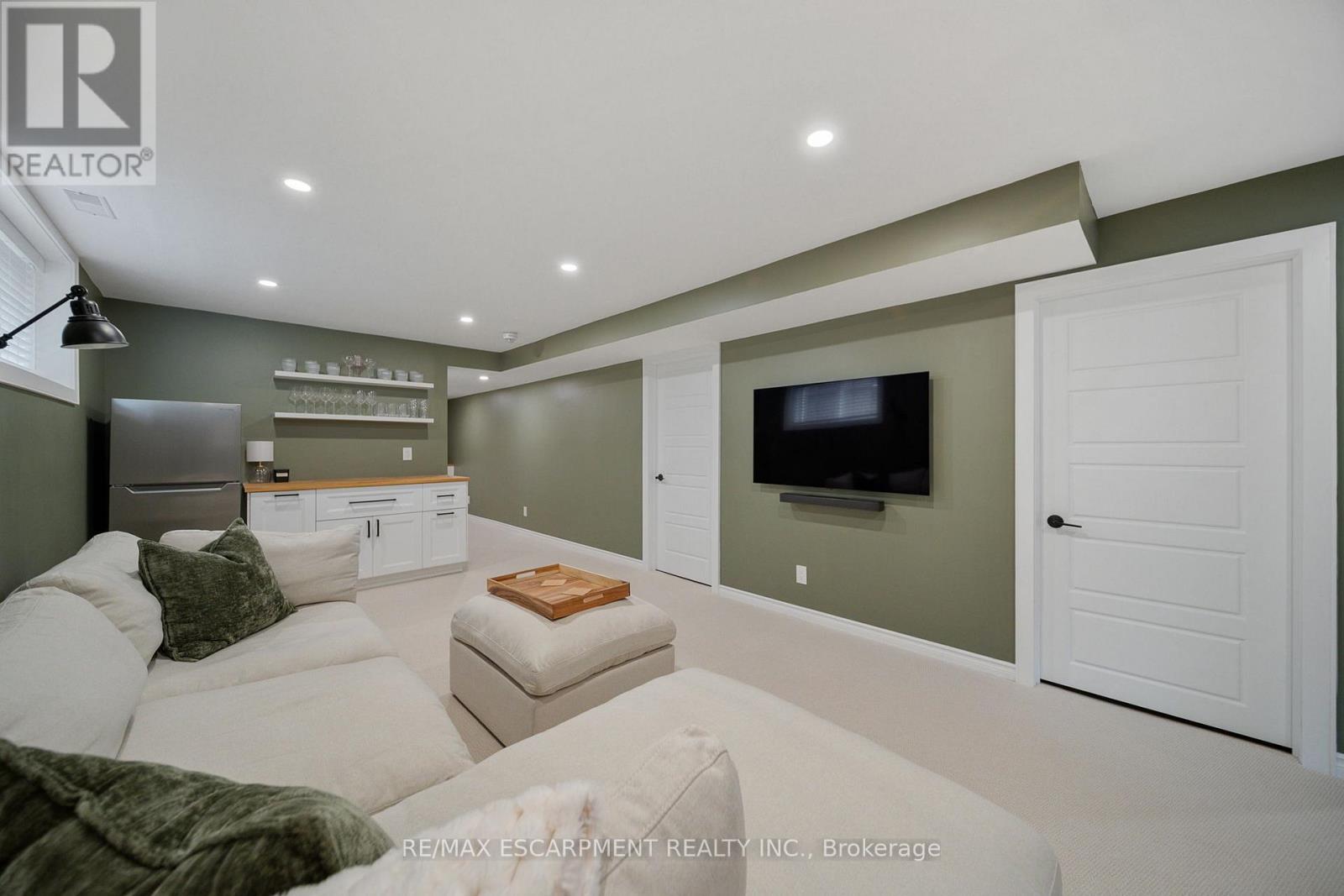 4 BASSWOOD ROAD - 33