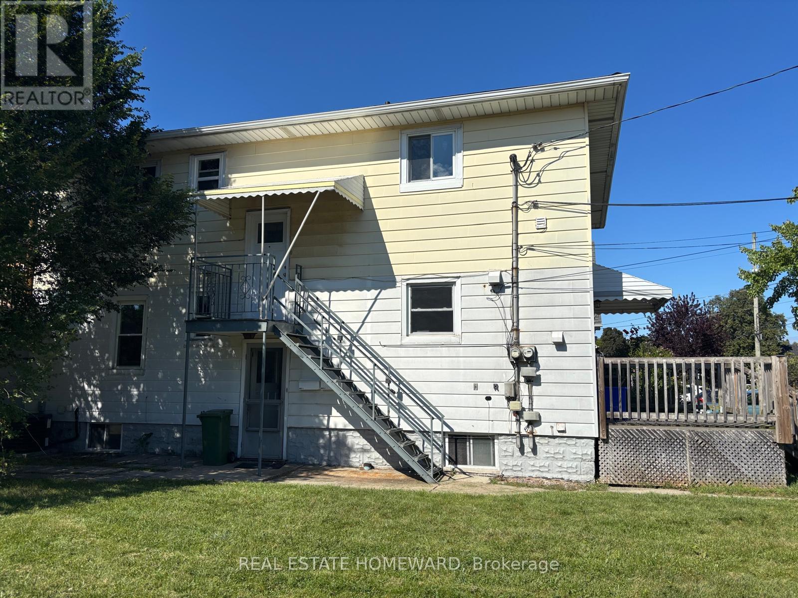 228 East 25th Street, Hamilton, ON photo 2