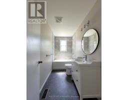 228 East 25th Street, Hamilton, ON L8V3A5 Photo 10