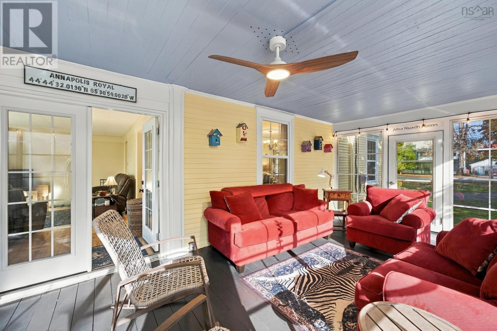 683 St George Street - 32