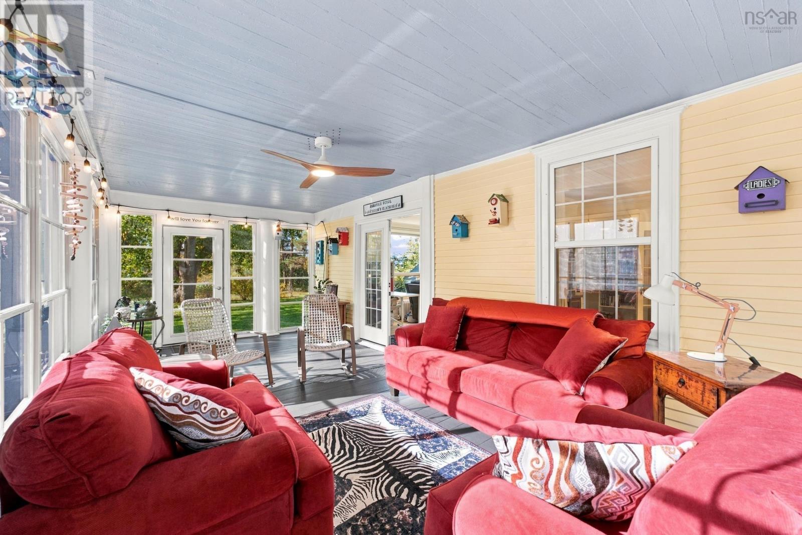 683 St George Street - 34