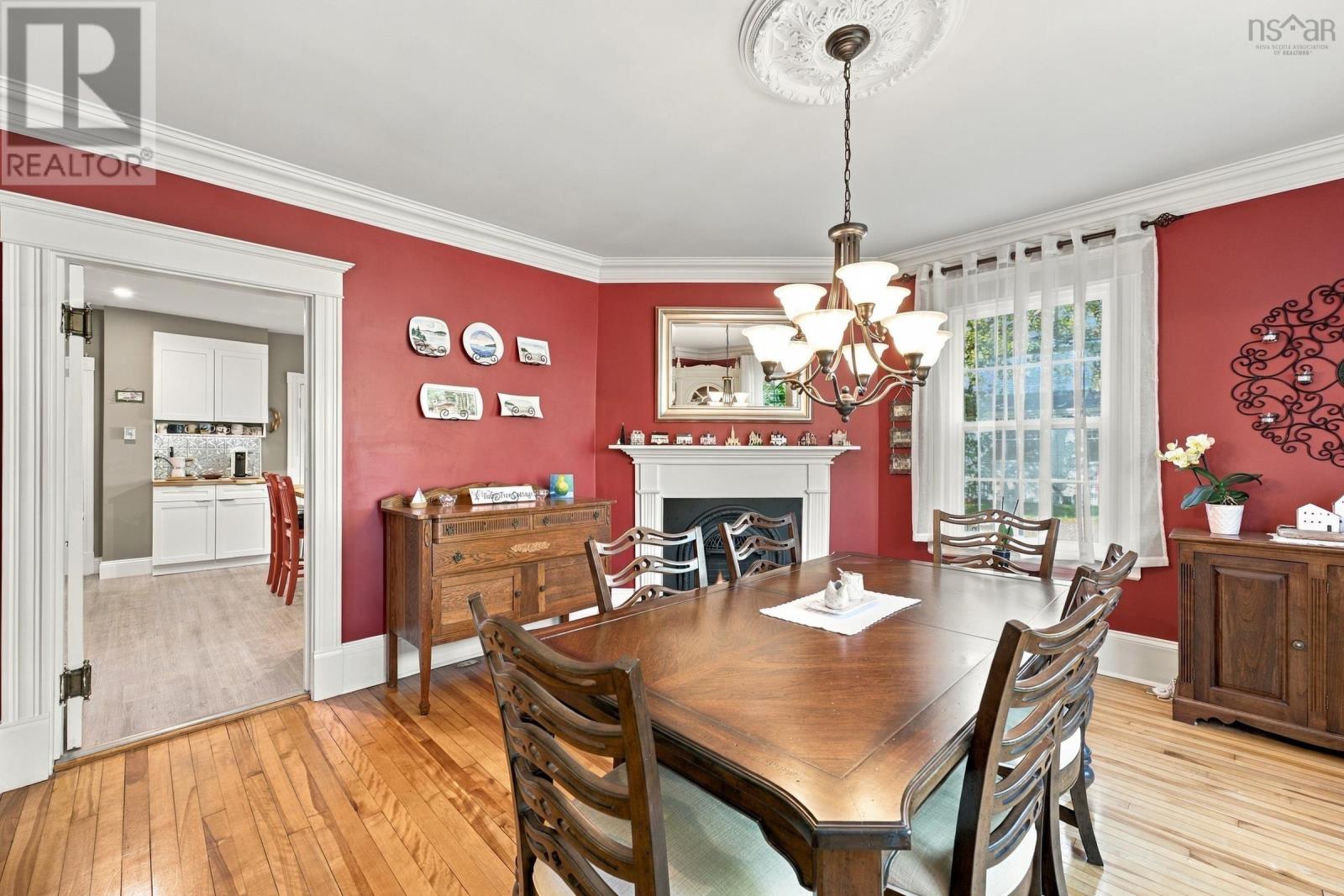 683 St George Street - 13
