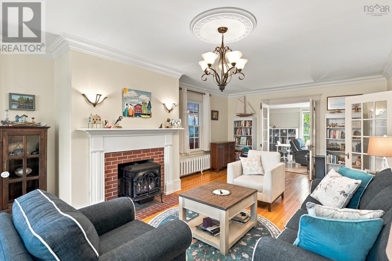 683 St George Street - 19