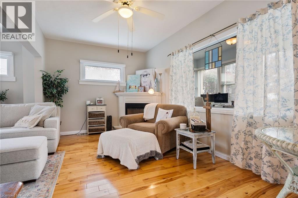 61 BROWN Street - 12