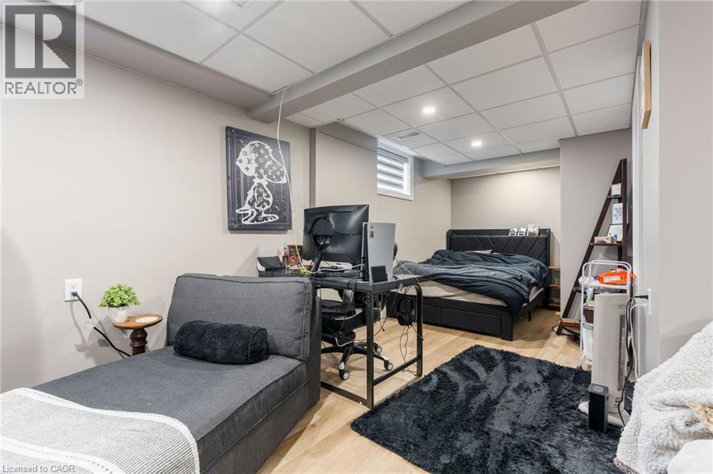 61 BROWN Street - 24