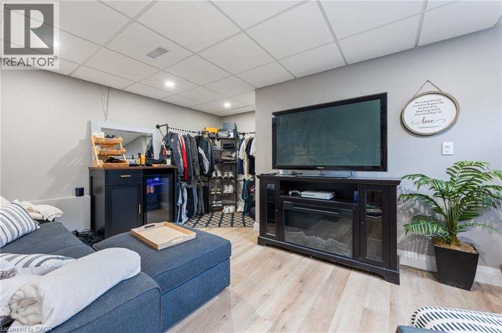 61 BROWN Street - 25