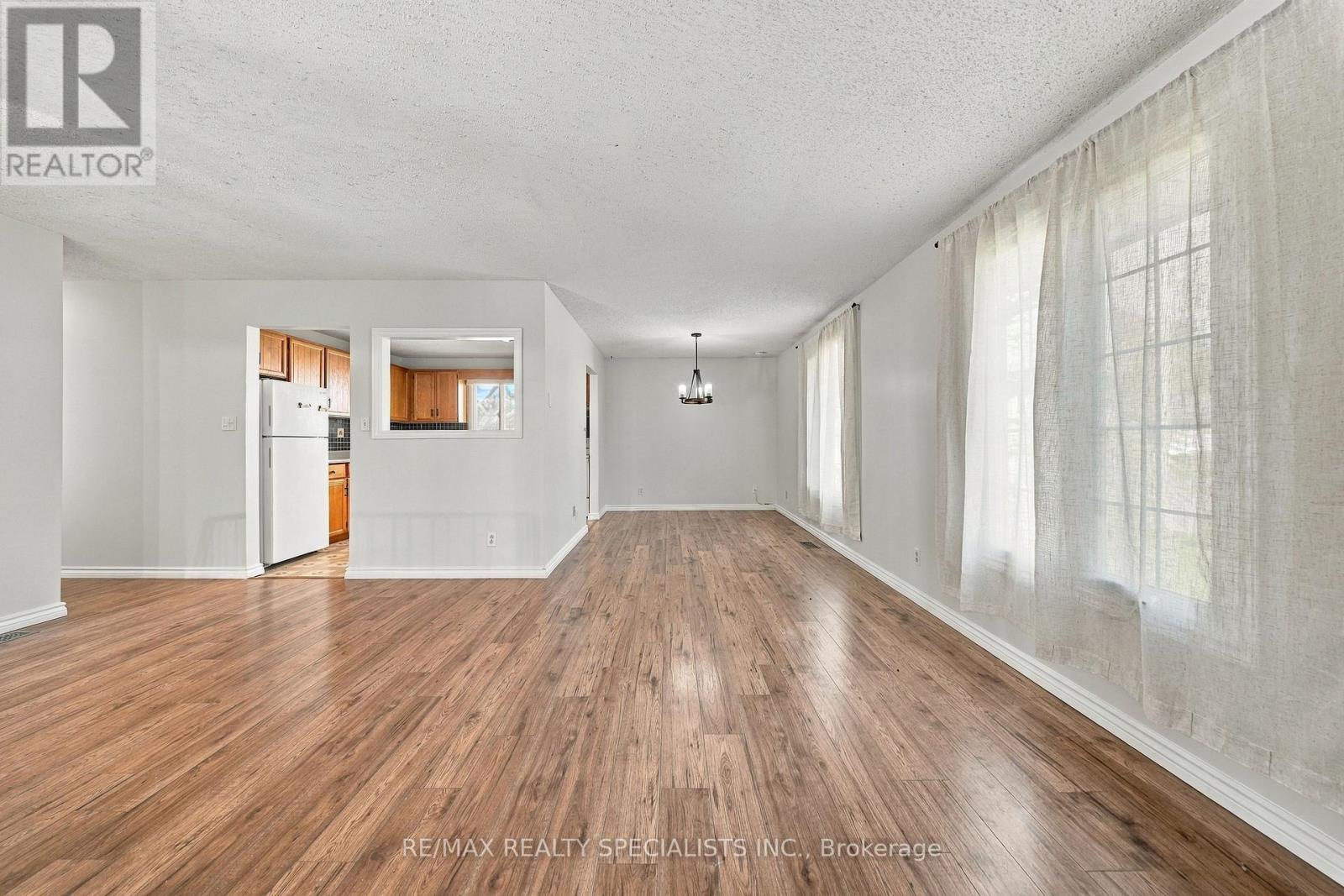 5 Van Alstine Drive — photo 10