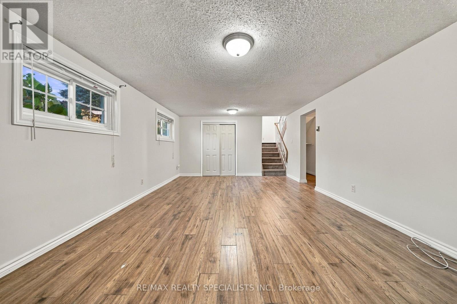 5 Van Alstine Drive — photo 24
