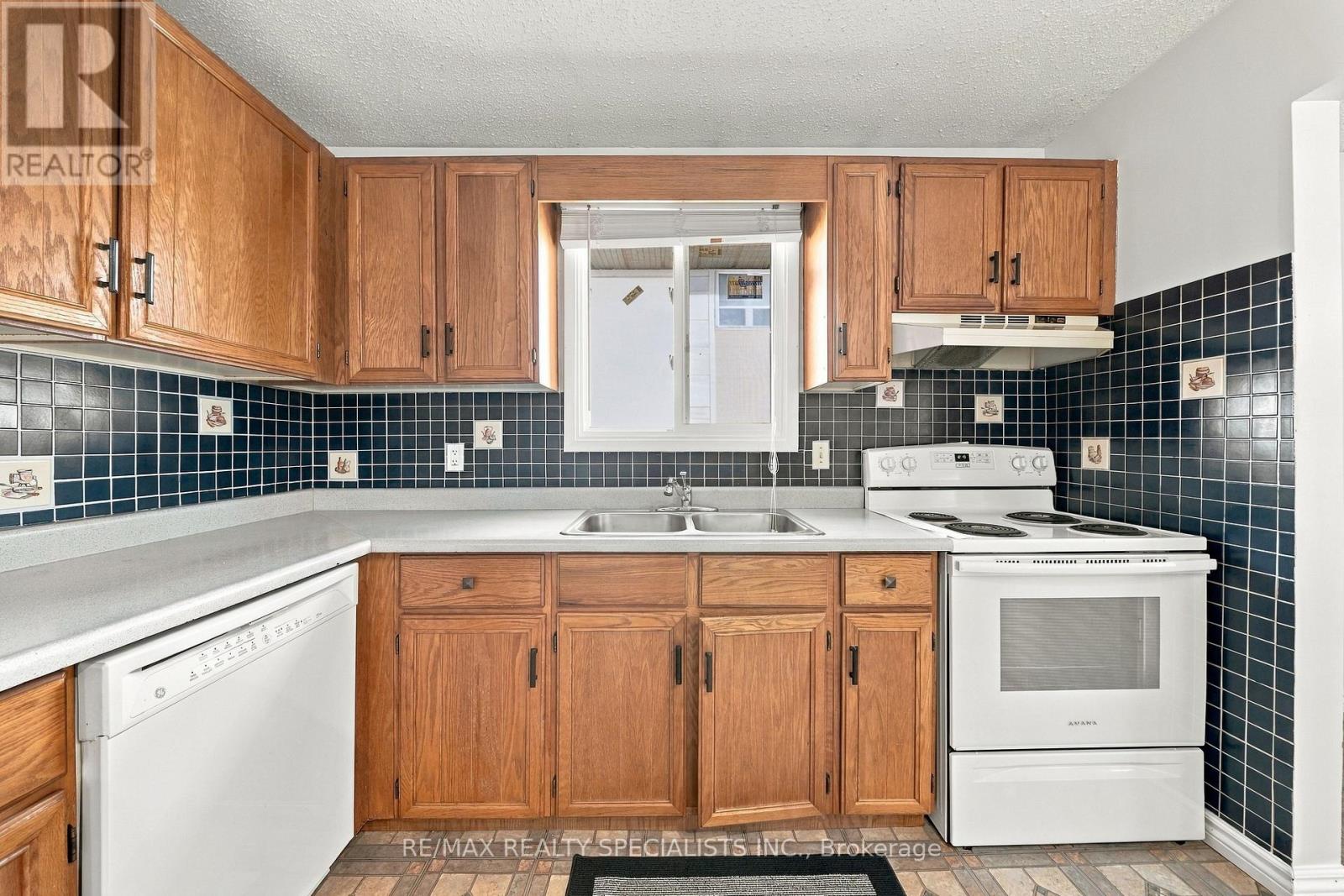 5 Van Alstine Drive — photo 15